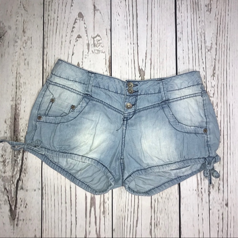Max Rave Light Wash Tie Jean Shorts size 3